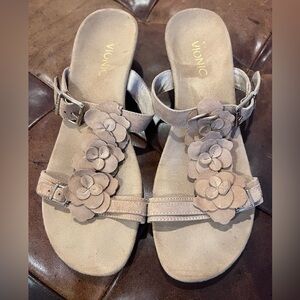 Vionic Women's Taupe Floral Suede Buckle Sandals - Size 10